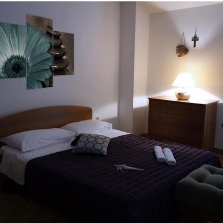 Leone Apartments With Free Parking Πούλα Εξωτερικό φωτογραφία