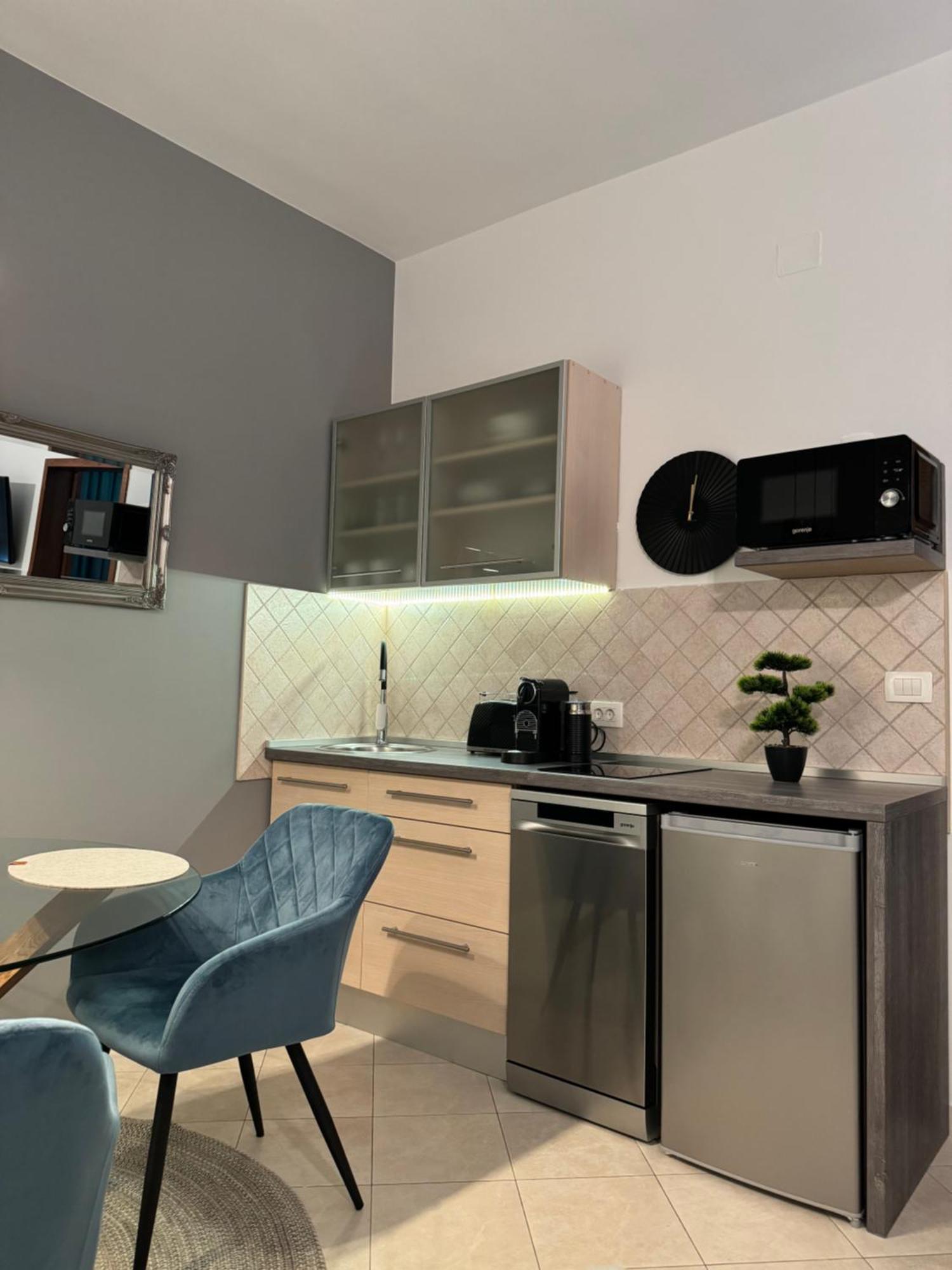 Leone Apartments With Free Parking Πούλα Εξωτερικό φωτογραφία
